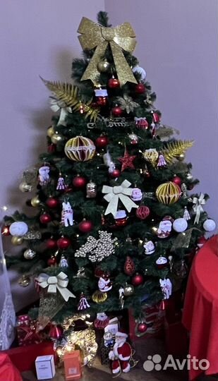 Ёлка с игрушками