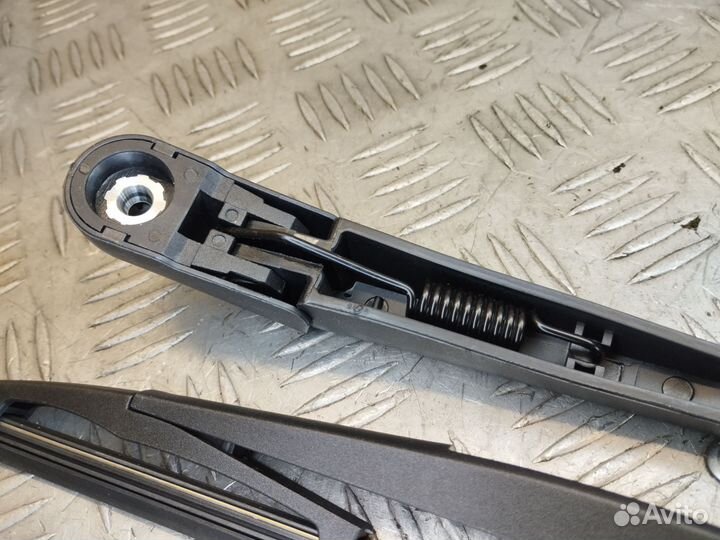 Задний дворник Mitsubishi Pajero 4