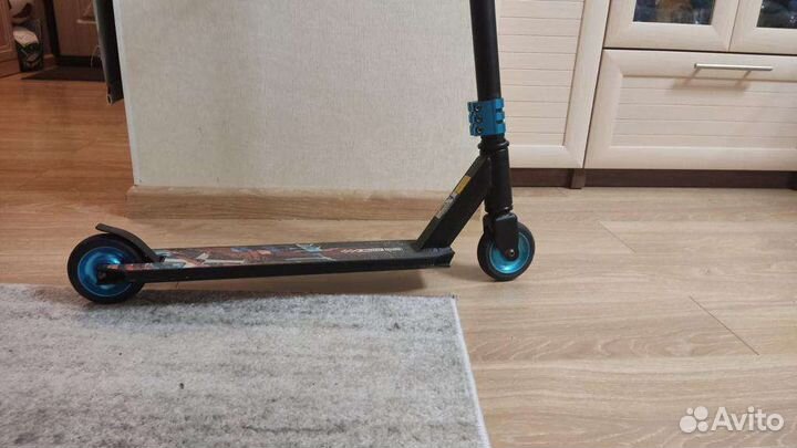 Трюковой самокат reaction