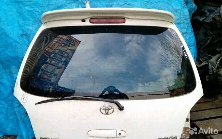 Дверь багажника Toyota Spasio AE111