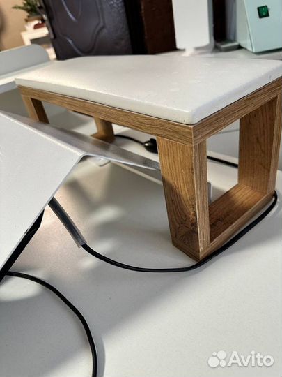 Маникюрный стол с пылесосом