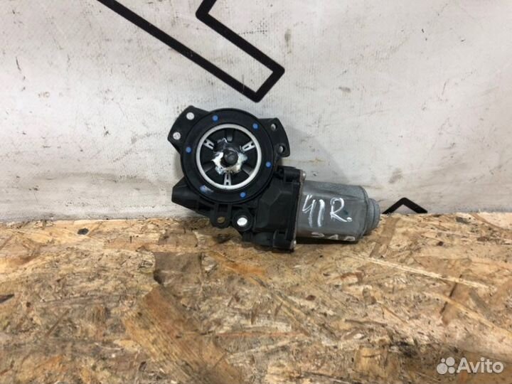 Мотор стеклоподъемника задний правый Hyundai Santa