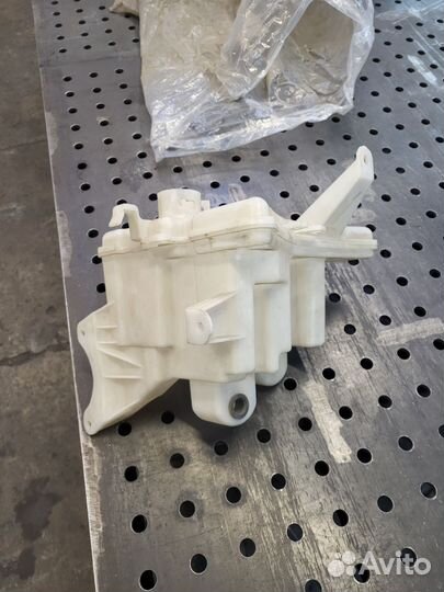 Бачек обывателя тойота королла 180