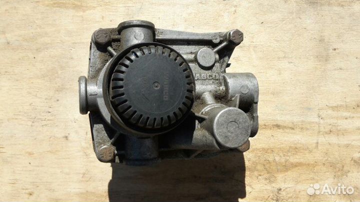 Ускорительный клапан EBS Mercedes Benz Actros MP1