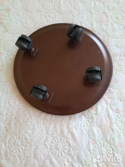 Подставка для цветов на колесиках