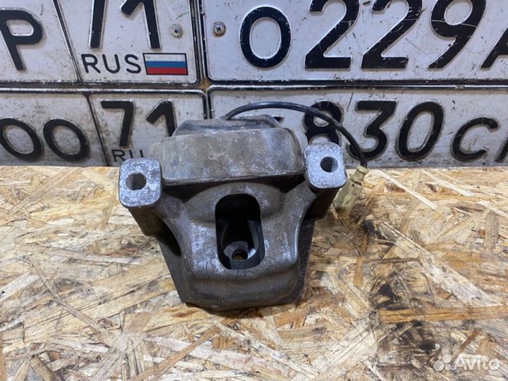Подушка двигателя Audi A5 купе 2.0 2010