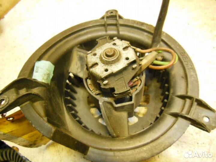 Моторчик печки Mercedes-Benz 190