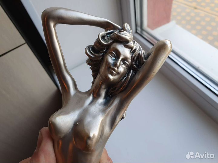 Медная девушка ню эротика