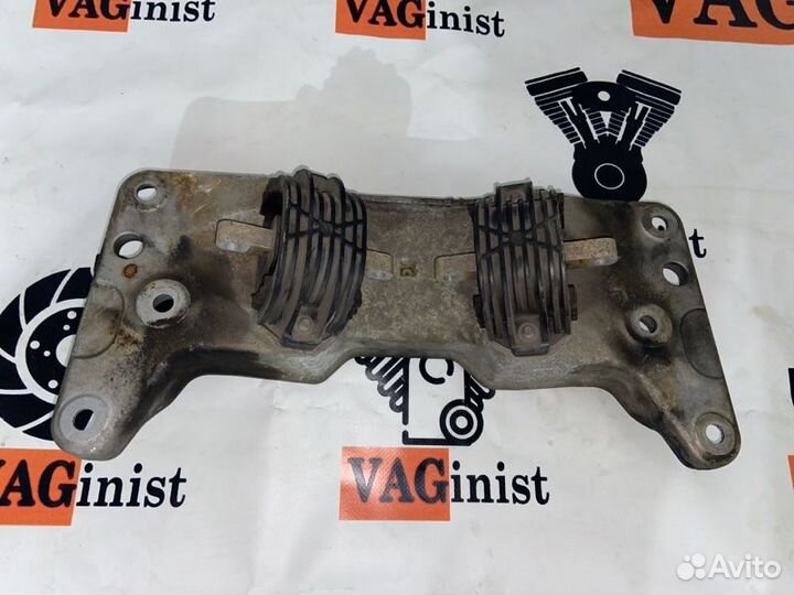 Кронштейн трансмиссии Bmw F10 3.0 2011