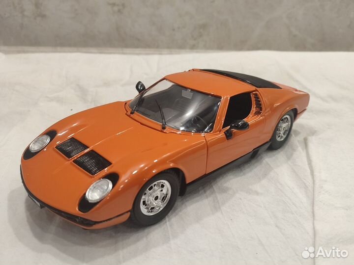 Модель lamborghini miura 1:18 bburago