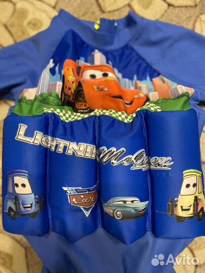 Костюм для плавания с пенопластовыми вставками