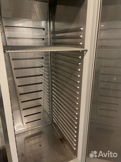 Холодильный шкаф