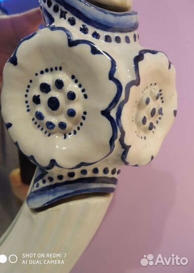 Зеркало в фарфоровой раме гжель