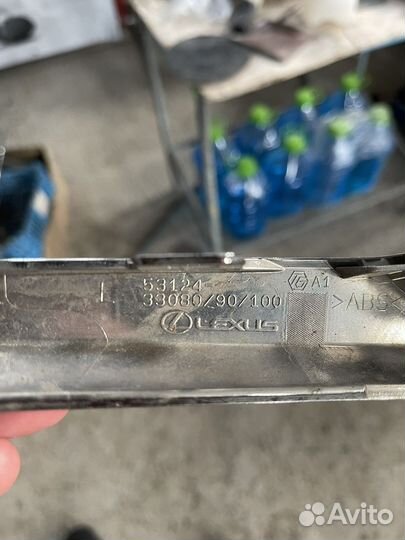 Хром решетки радиатора передний левый Lexus es 7