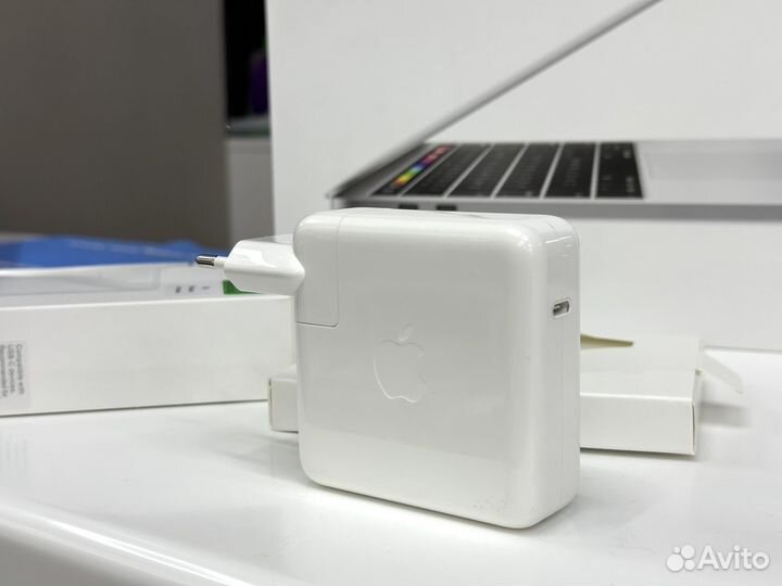 Блок питания Apple USB-C 61W оригинал для MacBook