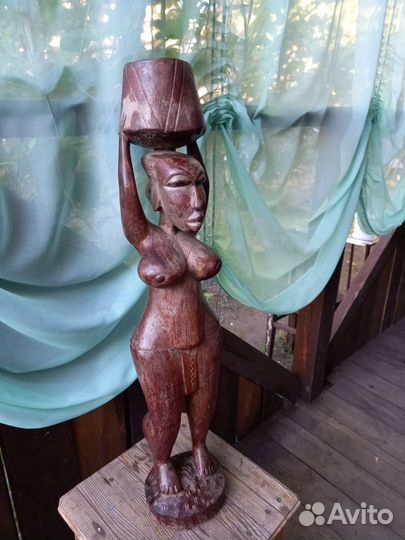 Африканские статуэтки из красного дерева