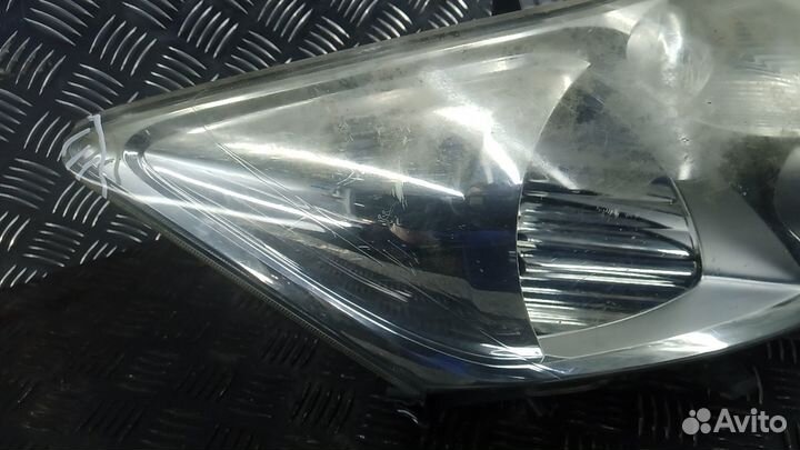 Фара правая toyota auris E150 2006