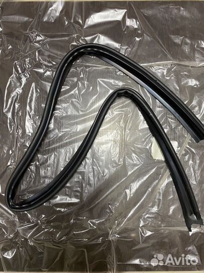 Уплотнитель верхний правый дверь верх крыша Datsun