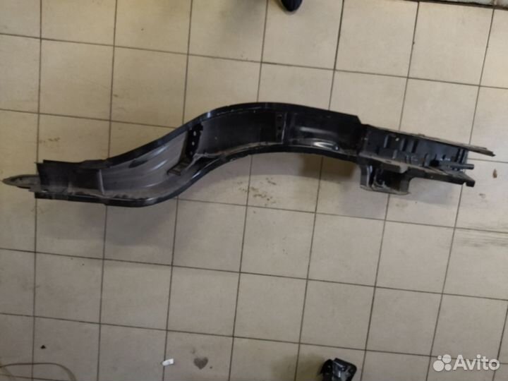 Боковой элемент, правая сторона 9474573 Volvo