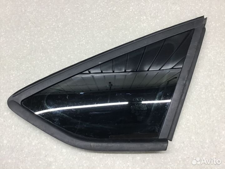 Стекло кузовное глухое правое Ford Focus III 2011