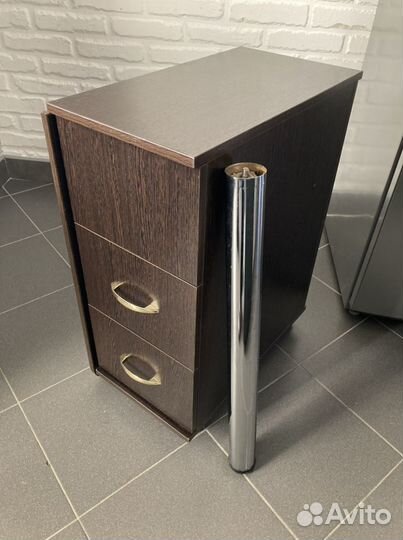 Маникюрный стол складной