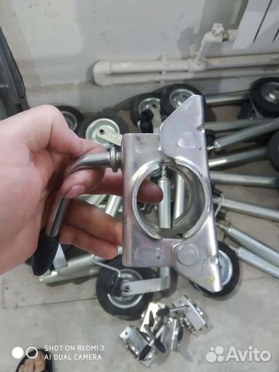 Опорное подкатное колесо для прицепа с кронштейном