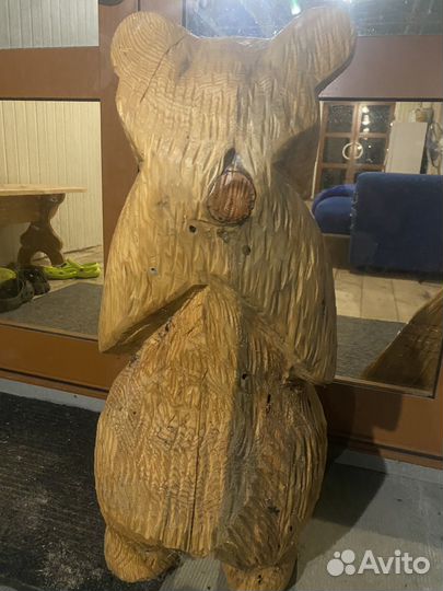 Резной медведь из дерева