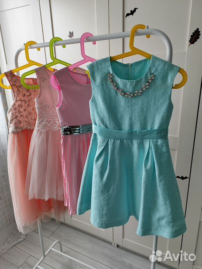 Нарядное платье 122р