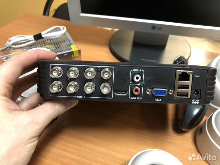 Комплект видеонаблюдения 4 камеры б/у с монитором