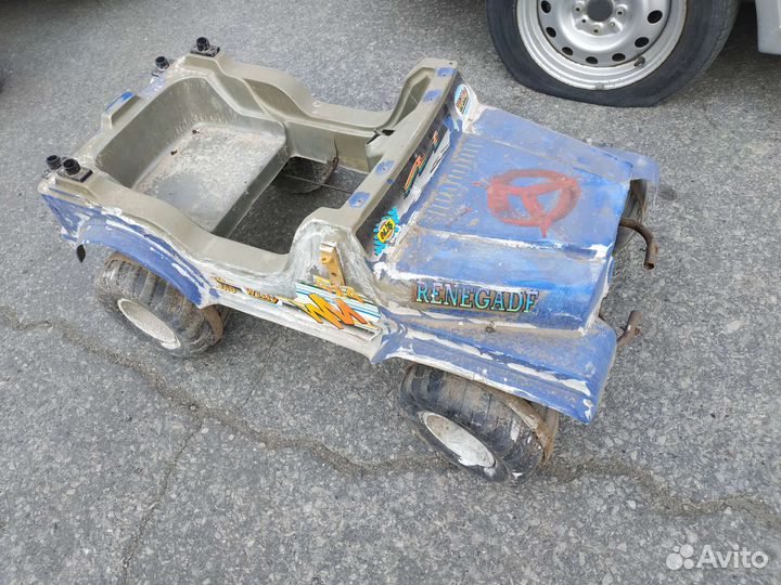 Детская педальная машина