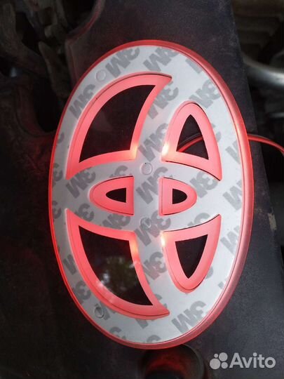 Светящиеся эмблемы на авто