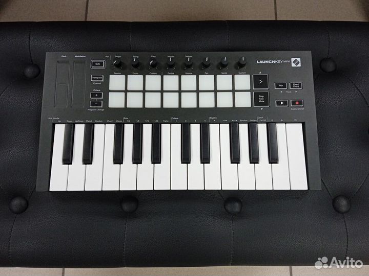 Midi контроллер Novation LaunchKey Mini MK3 25
