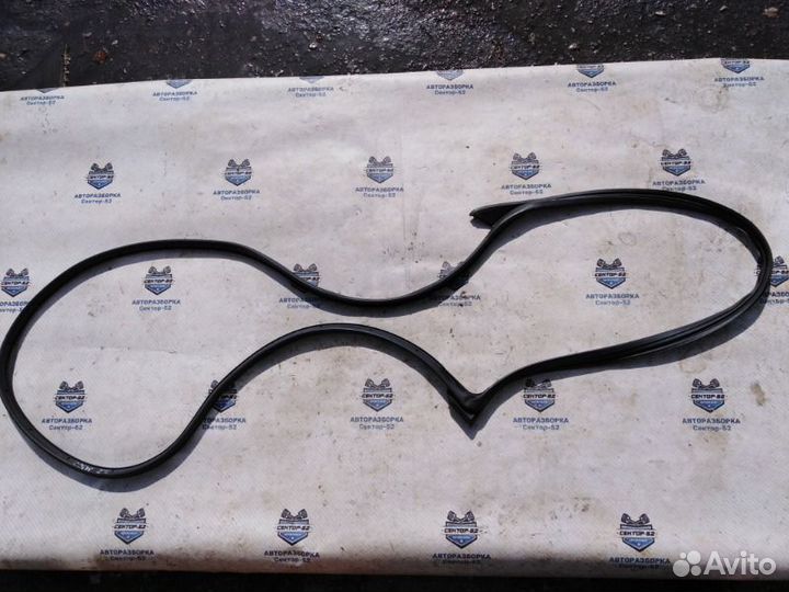 Уплотнитель двери передний правый Mazda 3 BL