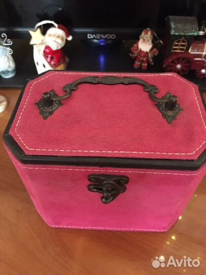 Шкатулка для ювелирных украшений