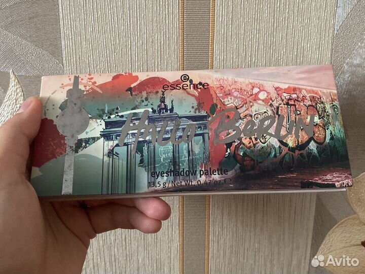 Палетка теней от essence