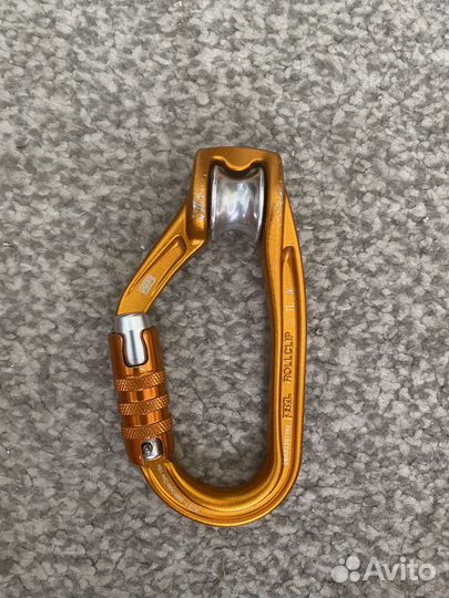 Карабин с роликом Petzl Rollclip Triact-Lock
