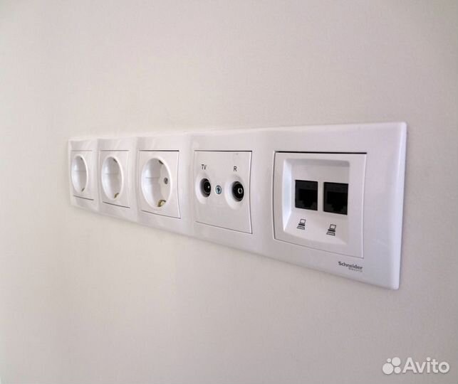 Установка розеток и выключателей