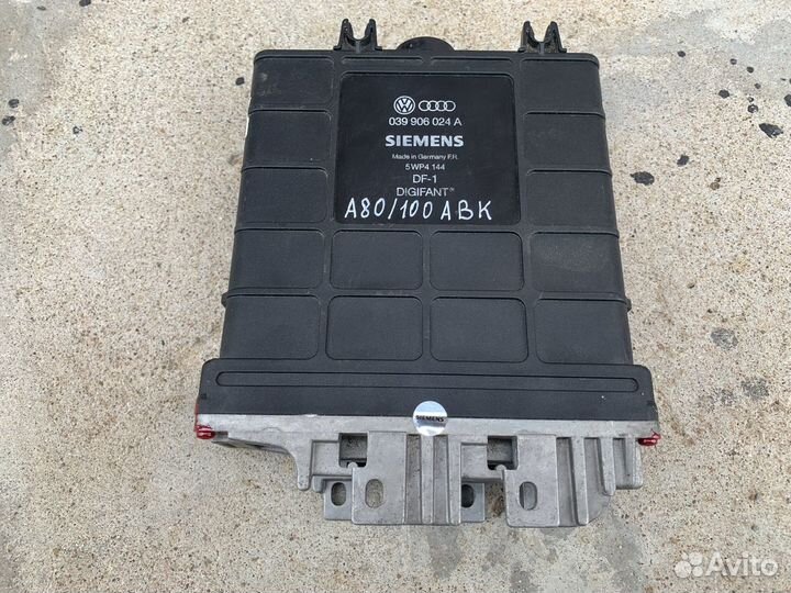 Блок управления двигателем Ауди 80/100 ABK