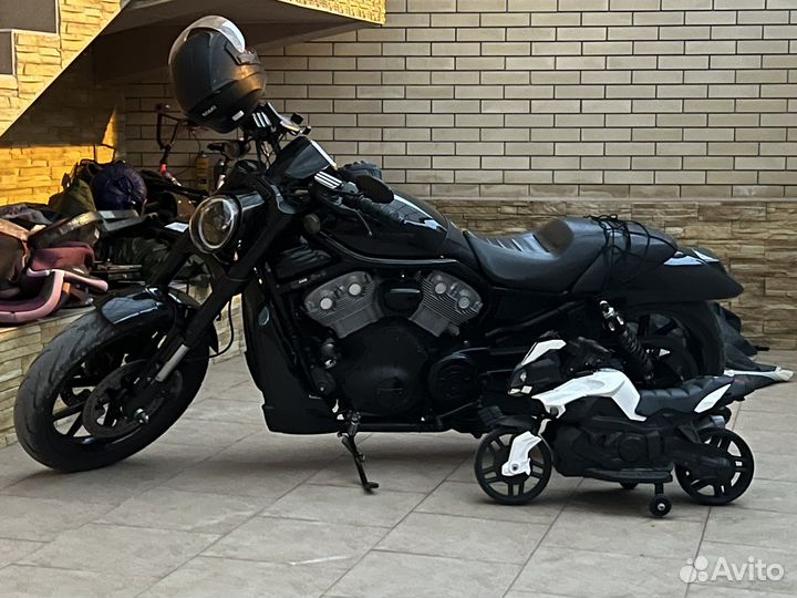 Harley-Davidson V-Rod Street