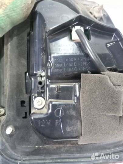 Фонарь задний крышки багажника Toyota Land Cruiser