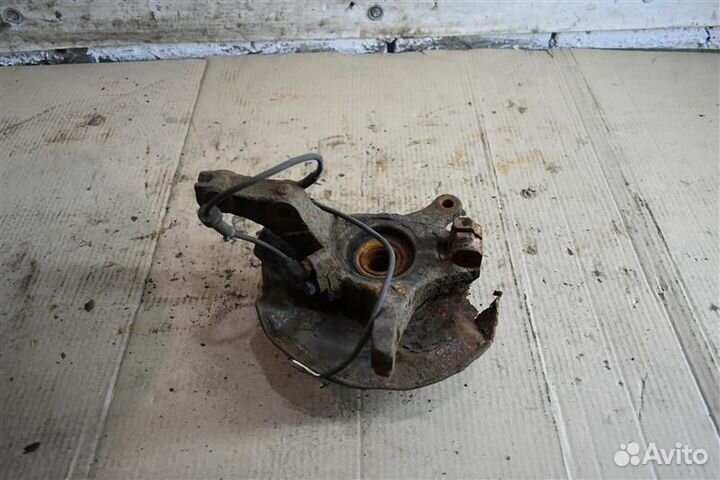 Кулак поворотный передний левый Suzuki Swift 3