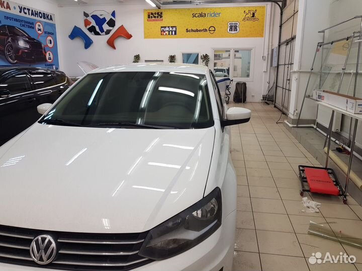 Лобовое стекло Фольксваген Поло