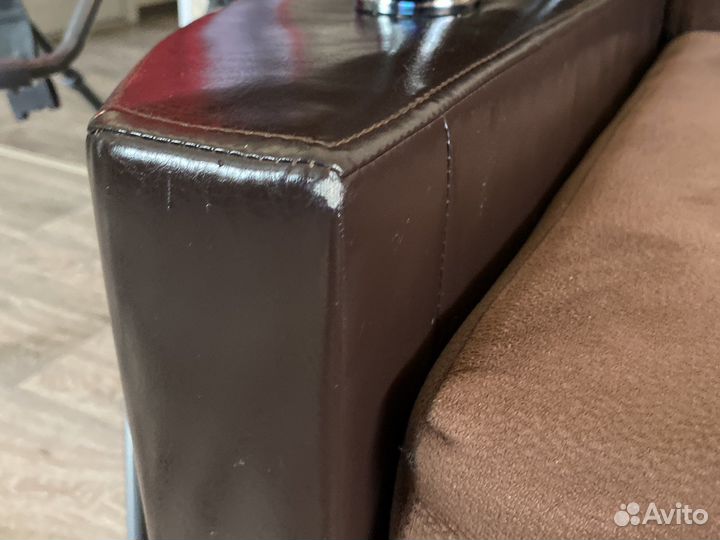 Угловой диван и кресло