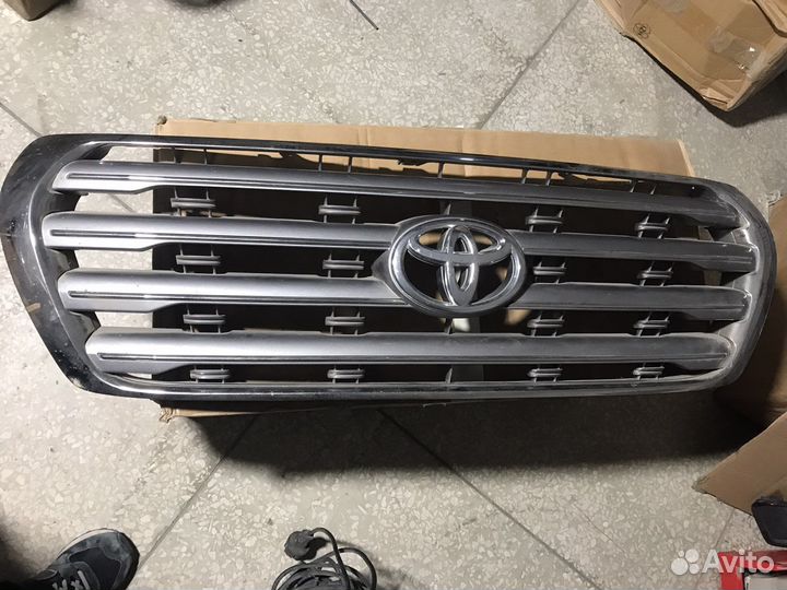 Решетка на тайота 200 (реплика )