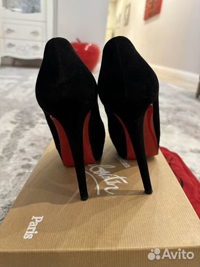 Туфли женские 37 размер Chistian Louboutin