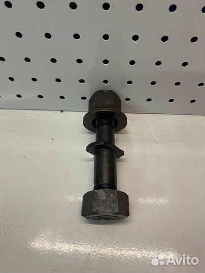 Шпилька колесная задняя с гайкой Higer, Yutong