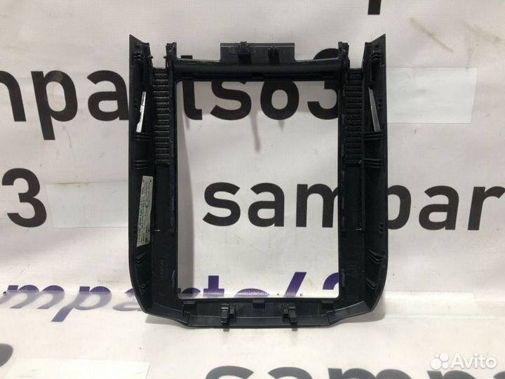 Накладка крышки подлокотника Audi A8