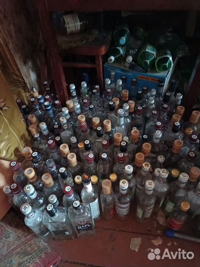 Бутылки из-под водки пустые