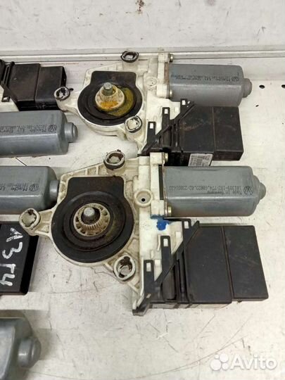 Мотор заднего стеклоподьёмника VW Golf4 2000г