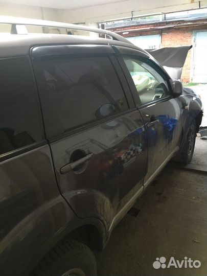 Mitsubishi Outlander 2.4 МТ, 2008, битый, 208 000 км